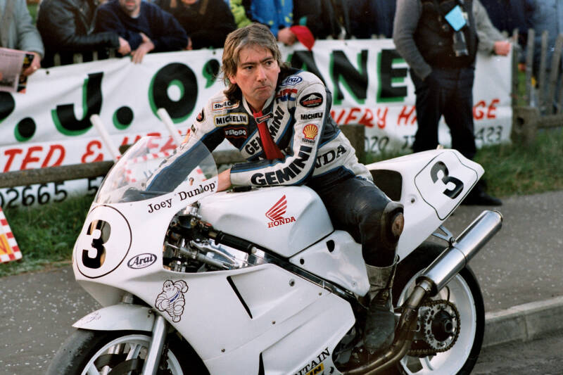 60 Joey Dunlop 750cc Honda 1990 1