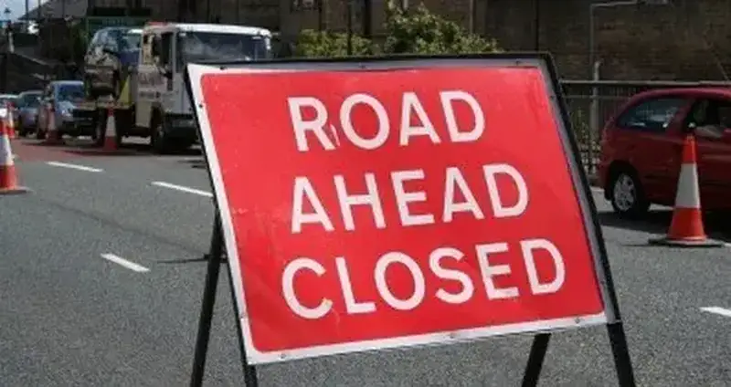 ROAD AHEAD CLOSED 5472332afa344033d2bf9e7b6b9d883e