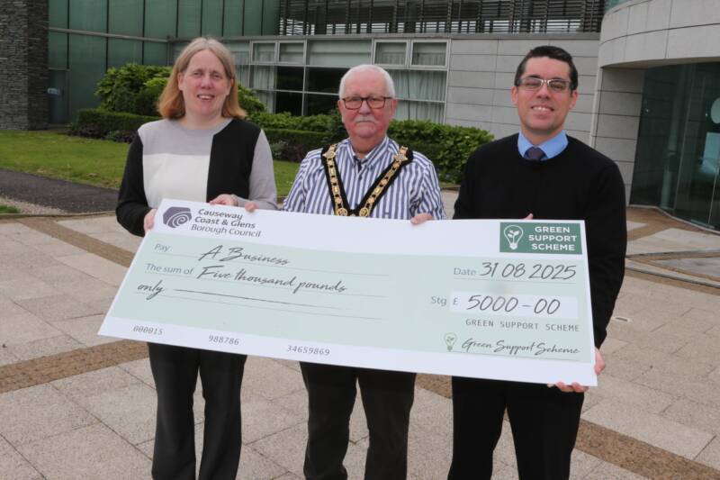 Thumbnail CCGBC GREEN SUPPORT photo with cheque
