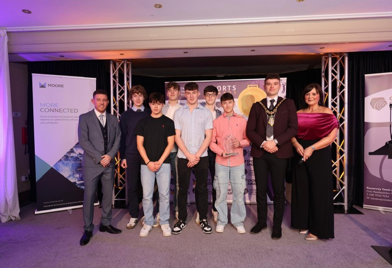 Jonathan McFadden, representative from award sponsor Causeway Healthy Kids, with Mayor of Causeway Coast and Glens, Councillor Ciarán McQuillan, Denise Watson and ‘Junior Team of the Year’ winner Dalriada U16 Boys Volleyball Team.