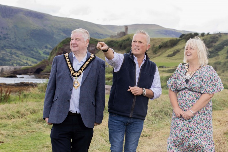 The Mayor Councillor Steven Callaghan, Deputy Mayor Councillor Margaret-Anne McKillop alongside the presenter of Escape to the Country Jules Hudson.
