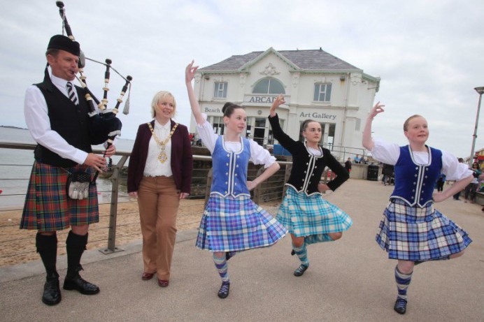 The pipers return to Portrush!